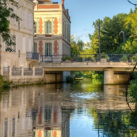 Les Balcons De La Seugne Bed & Breakfast