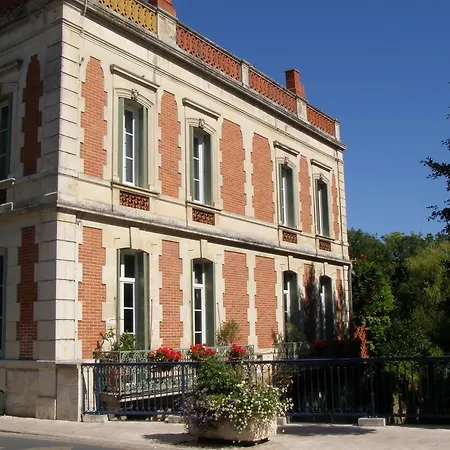 Les Balcons De La Seugne Bed & Breakfast